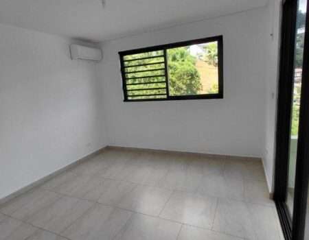 location-appartement F4-agence atike immobilier-punaauia-chambre